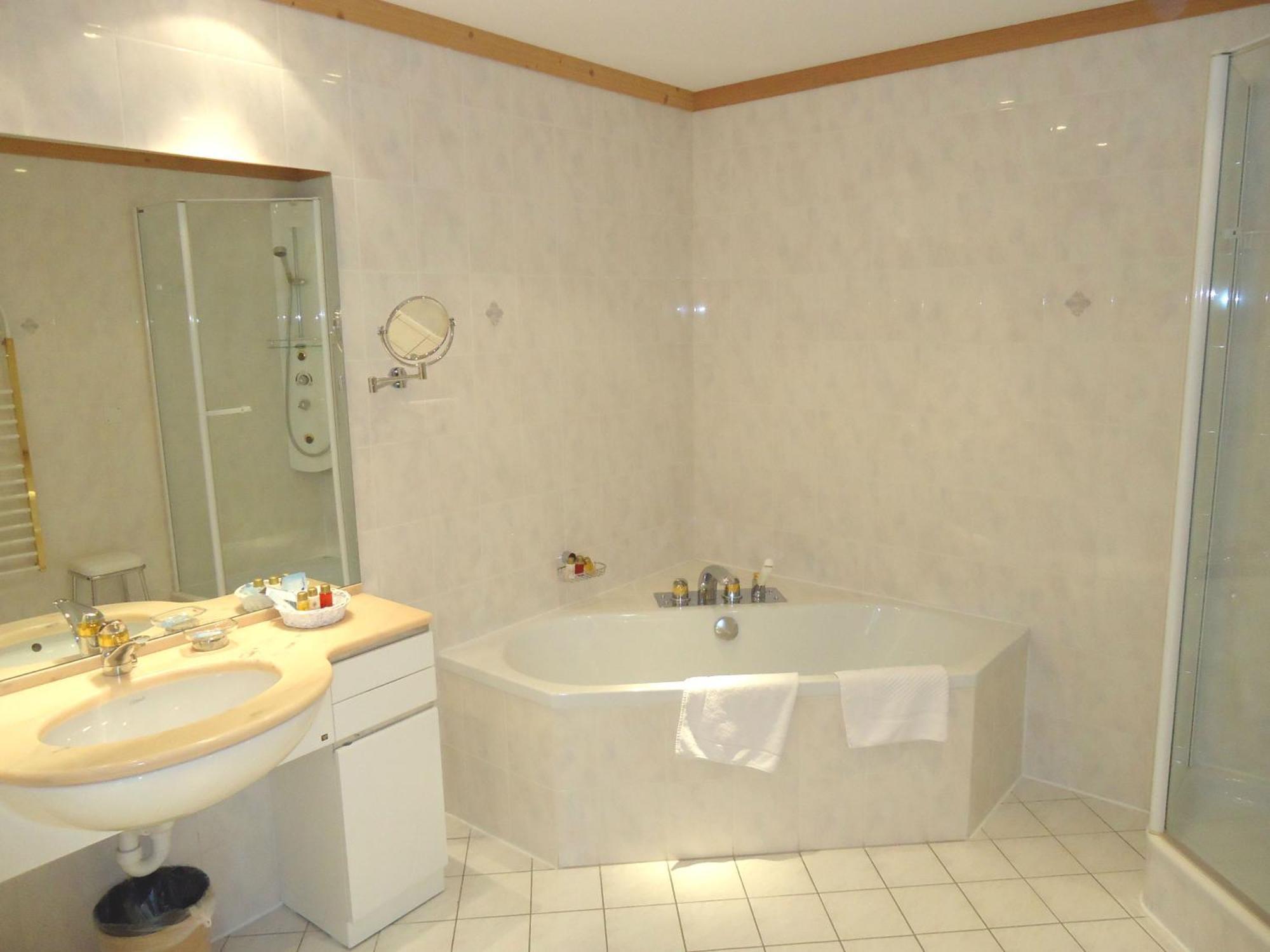 Grand Hôtel du Parc Crans-Montana Chambre photo